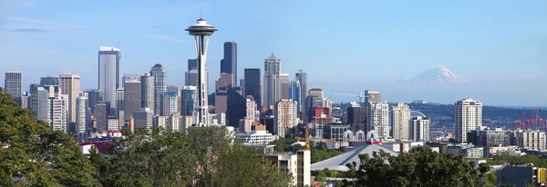 Seattle Washington panorama & Mt. Rainier. . — Foto de Stock