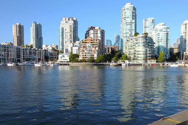 Vancouver bc centrum panoramę na false creek Kanada. — Zdjęcie stockowe