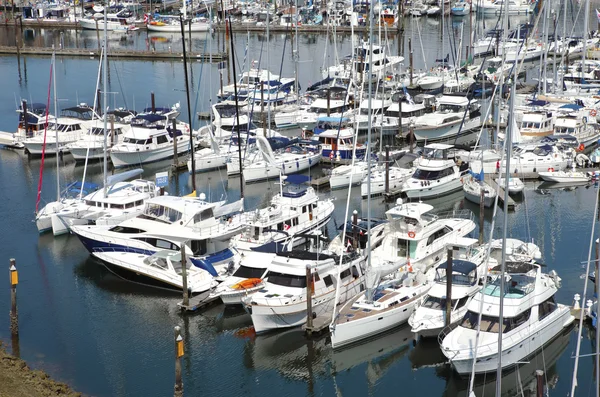 Yachten & Segelboote zum Verkauf in granville island bc. — Stockfoto