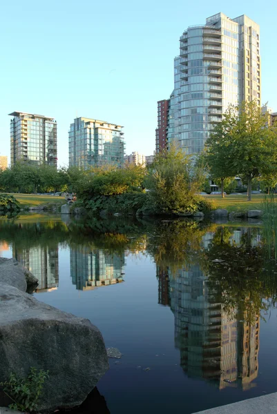 Edifícios residenciais Vancouver BC. Canadá . — Fotografia de Stock