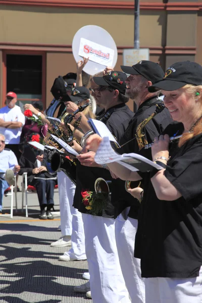 포틀랜드-6 월 12 일: 6 월 12 일, 2 시내를 통해 축제 연례 퍼레이드를 로즈 — 스톡 사진