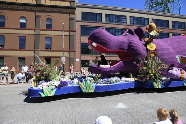 Portland - Haziran 12: Gül Festivali yıllık geçit aracılığıyla şehir merkezine 12 Haziran 2 — Stok fotoğraf