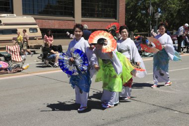 Portland - Haziran 12: Gül Festivali yıllık geçit aracılığıyla şehir merkezine 12 Haziran 2