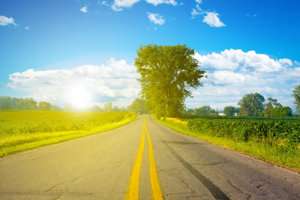 Amerikaanse road met zonlicht — Stockfoto