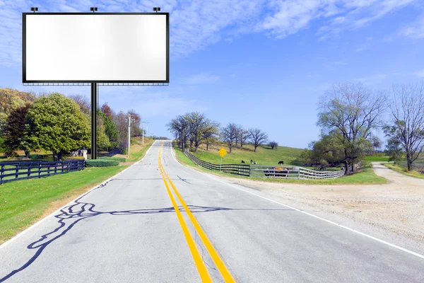 Ülke yolda billboard — Stok fotoğraf