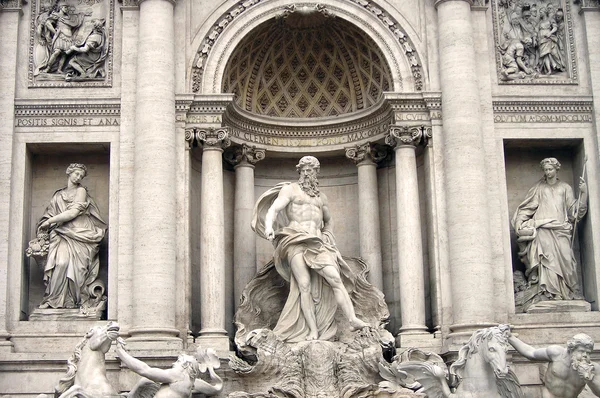 Trevi fountain - Rom - Italien — Stockfoto