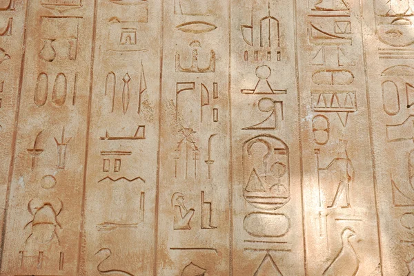 Hieróglifos e cuneiformes — Fotografia de Stock