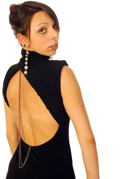 En vacker brunett i en elegant aftonklänning — Stockfoto