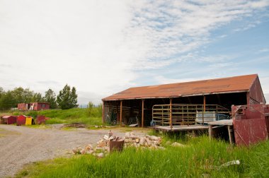 terk edilmiş bir çiftlik evi