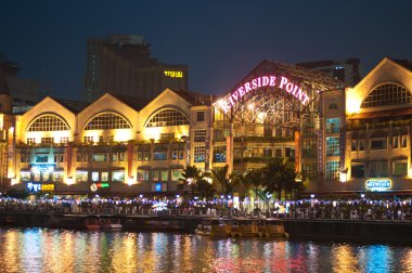 Singapur Nehri üzerinde