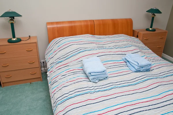 Interno di confortevole camera da letto — Foto Stock