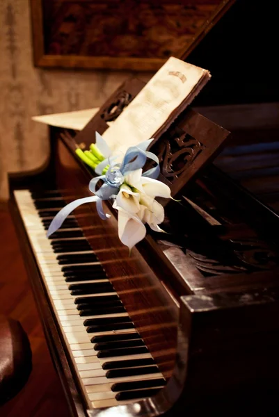 Gamla piano — Stockfoto