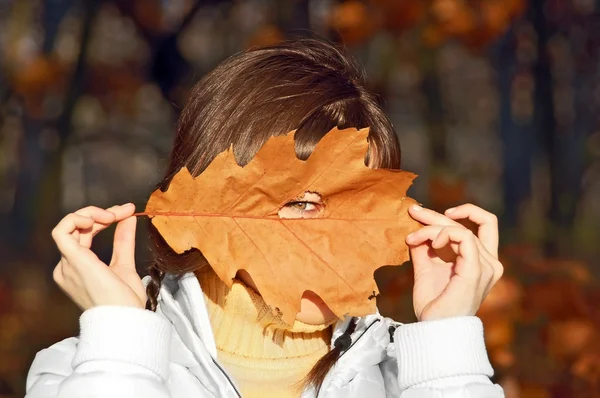 Herbstfrau — Stockfoto