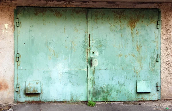 Portão de garagem sujo — Fotografia de Stock