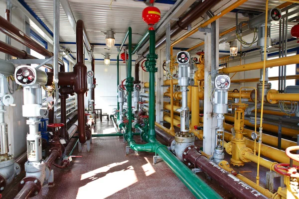 Intérieur industriel dans le traitement du pétrole et gaz — Photo