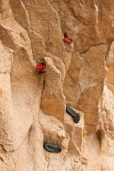 Equipo de fragmentos para deportes extremos en roca — Foto de Stock
