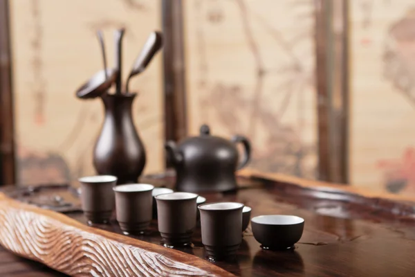 Teekanne, Tassen und Teezubehör — Stockfoto