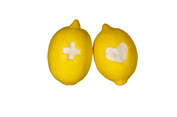 Due limoni maturi isolati su bianco — Foto Stock