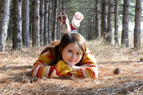 Beautiful young girl in autumn wood — Stock Photo, Image