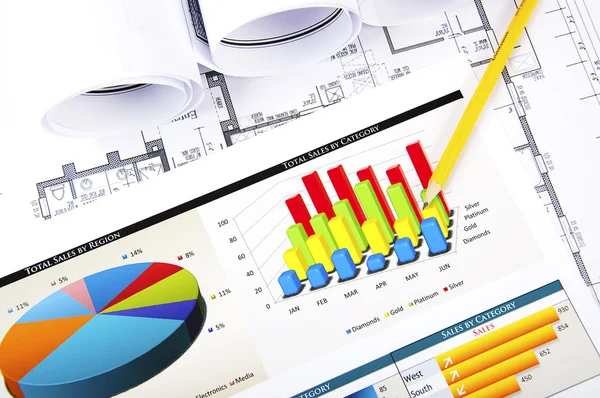 Pencil points to the business graphics — Stock Photo, Image