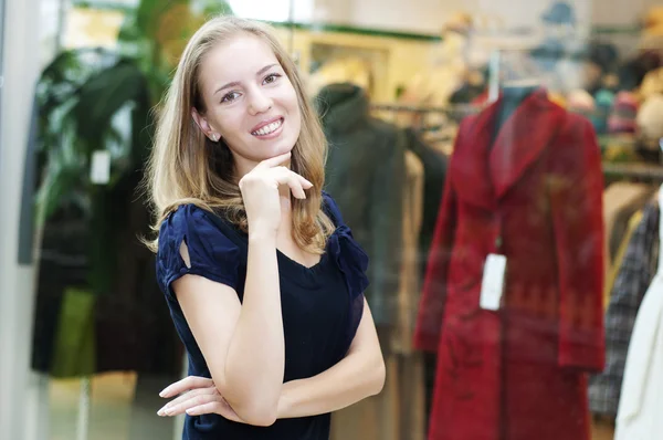 Beautiful woman in department store — Stock Photo, Image