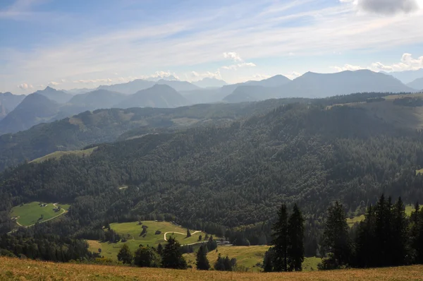 Hügelige österreichische Landschaft — Stockfoto