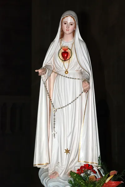 Standbeeld van de maagd Maria — Stockfoto