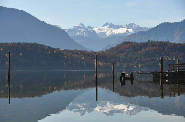 Alpine lake in autumn — Stock Photo, Image