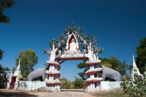 Thailändska templet entré 1 — Stockfoto