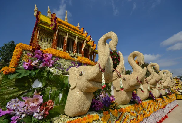 Coche floral tailandés —  Fotos de Stock
