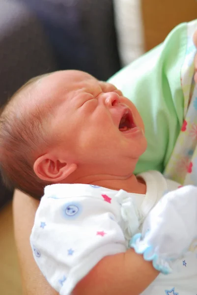 Новорожденный ребёнок — стоковое фото