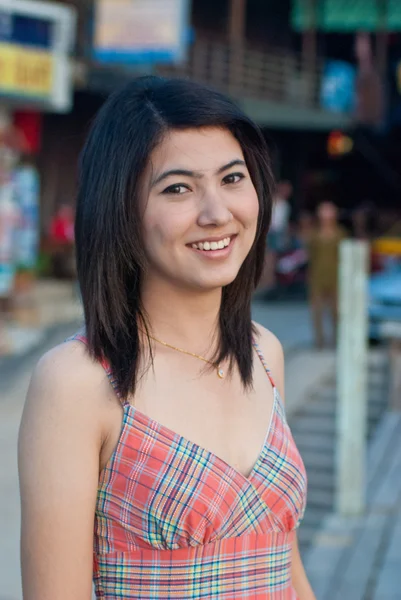 Vackra asiatiska lady porträtt — Stockfoto