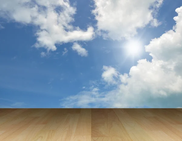 Tomt golv och sky — Stockfoto