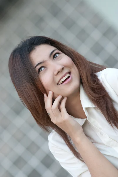 Aranyos ázsiai fiatal nő — Stock Fotó