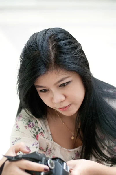 Мила азіатська молода жінка — стокове фото