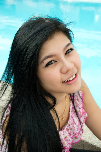귀여운 아시아 젊은 여자 — 스톡 사진