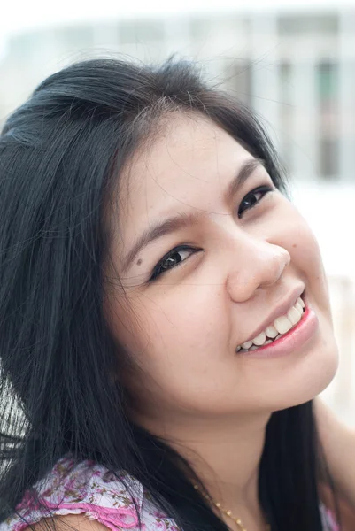 Roztomilý asijský mladá žena — Stock fotografie
