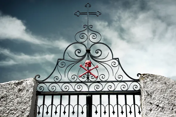 Кладбищные ворота — стоковое фото