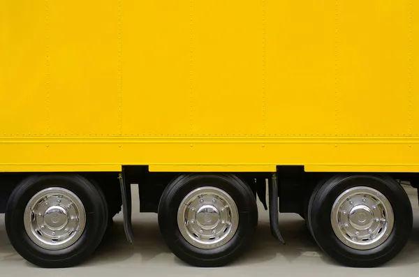 Camión amarillo — Foto de Stock