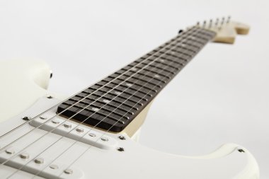 izole beyaz zemin üzerine beyaz gitar