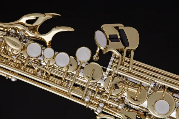 Soprán saxofon izolované na černém pozadí — Stock fotografie