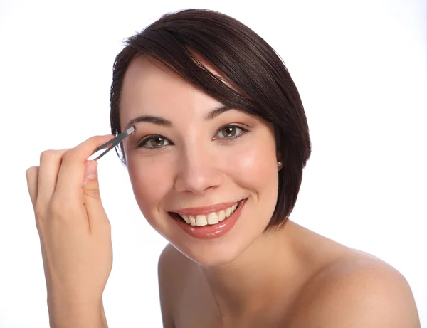 Beautiful woman plucking eyebrow with tweezers — Stock Photo, Image