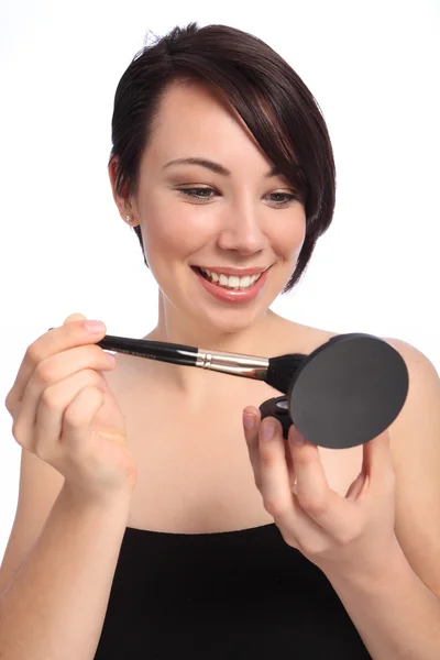 Make up using cosmetic compact and blusher brush — Stock Photo, Image