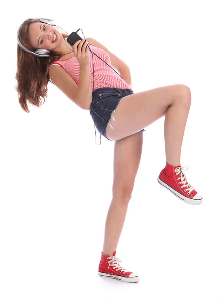 Bella ragazza adolescente si diverte a ballare con la musica — Foto Stock