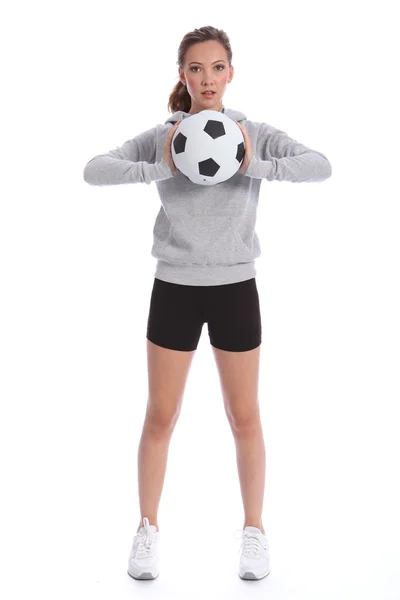 Hráč fotbalu vysoké dospívající dívka s sportovní ples — Stock fotografie