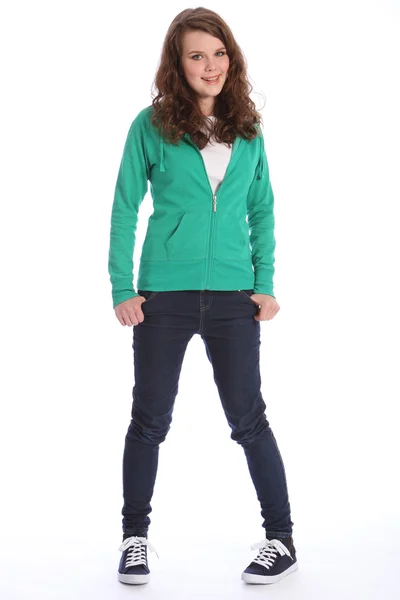 Adolescente chica en jeans y sudadera con capucha con una gran sonrisa —  Fotos de Stock