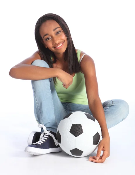 Afro-Amerikaanse tiener voetbal school meisje — Stockfoto