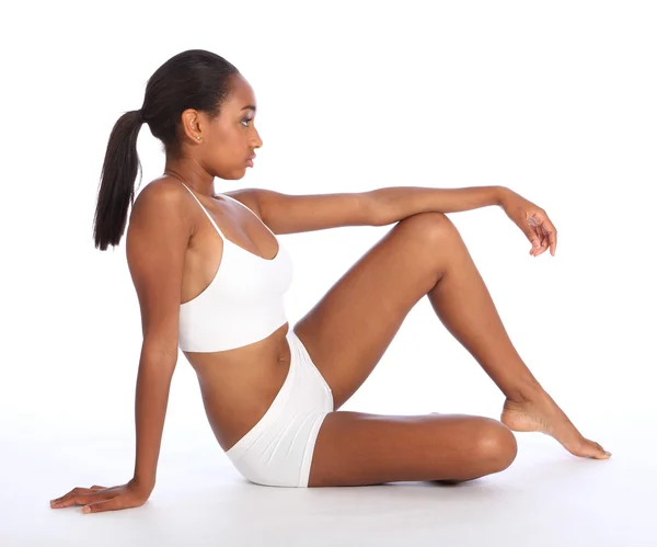 Schöne afrikanische amerikanische Frau schlanken Körper — Stockfoto