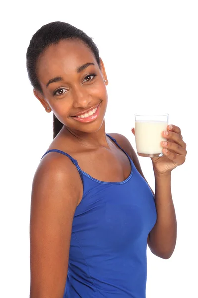 Bebida de calcio para chica afroamericana con leche —  Fotos de Stock