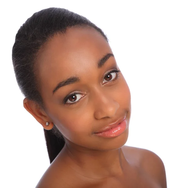 Hermosa mujer afroamericana sonriendo en la cabeza —  Fotos de Stock